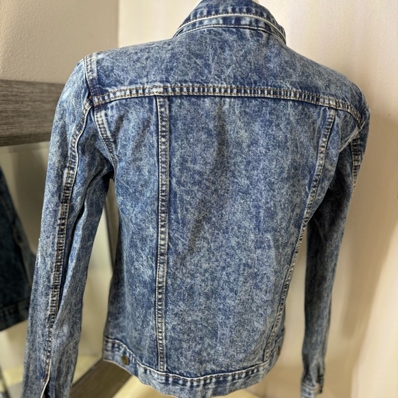 Blue and Gold Jean Jacket with Fitted Silhouette - Picture 7 of 16